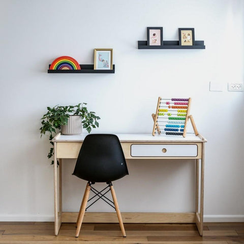 שולחן כתיבה עם מגירה